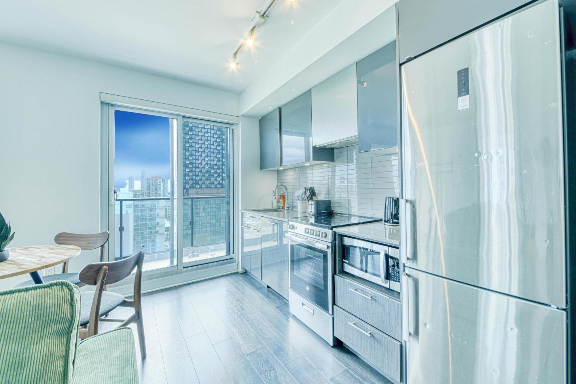 Rivetstays - The Jarvis * Toronto