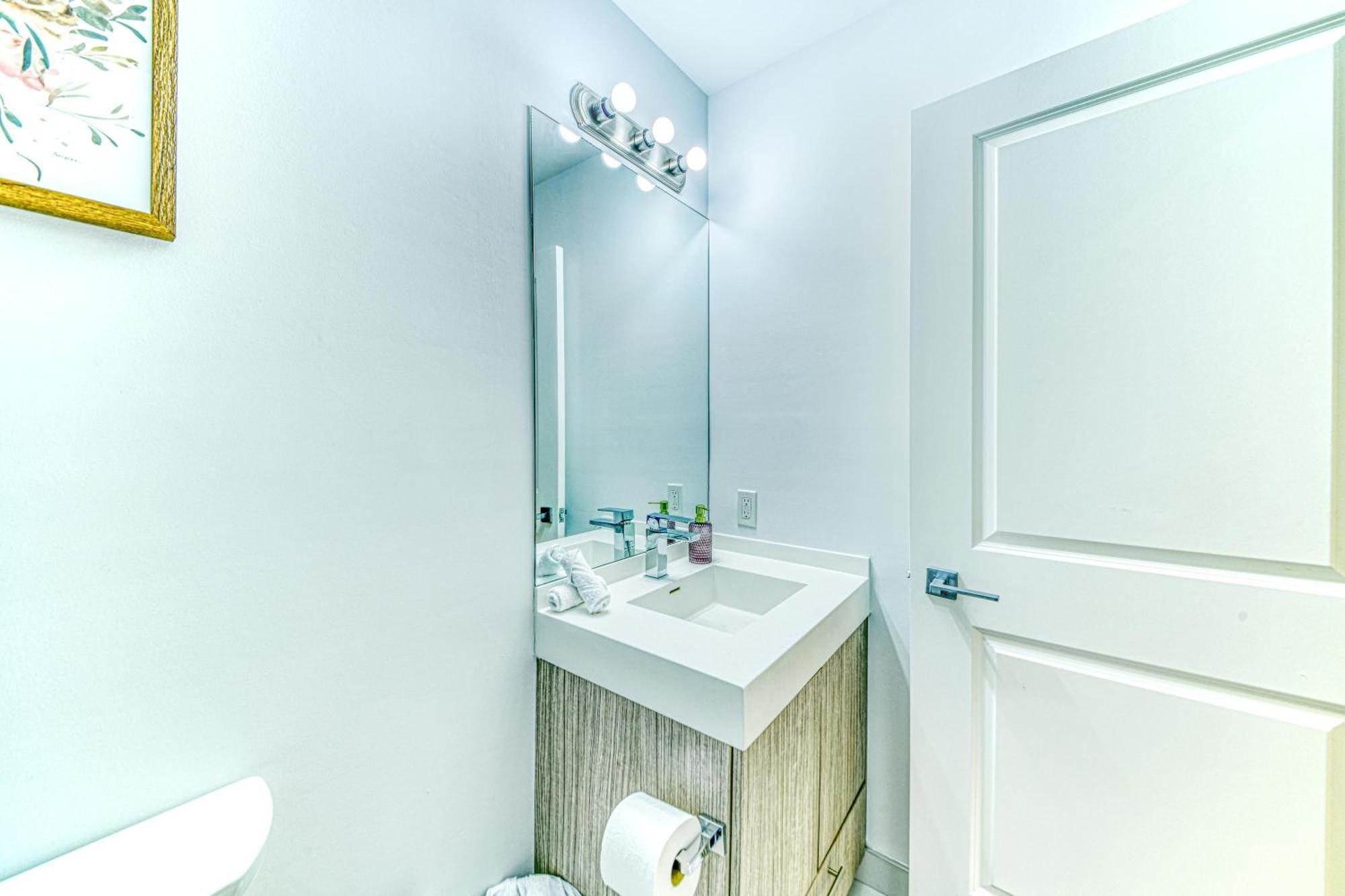 Rivetstays - The Jarvis * Toronto